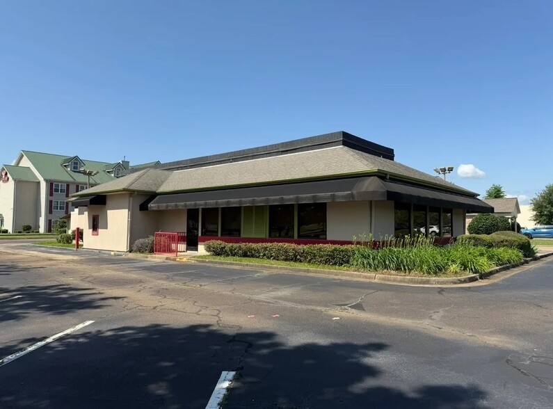 1002 Treetops Blvd, Flowood, MS for sale - Building Photo - Image 2 of 8