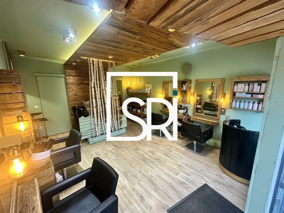 Retail in Vichy for lease Building Photo- Image 1 of 13