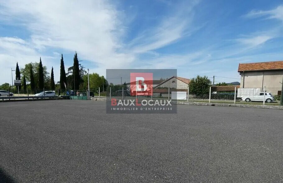 Flex in Saint-Hilaire-de-Brethmas for lease - Building Photo - Image 3 of 6