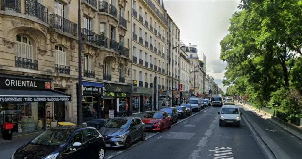 Retail in Paris for lease Building Photo- Image 1 of 3