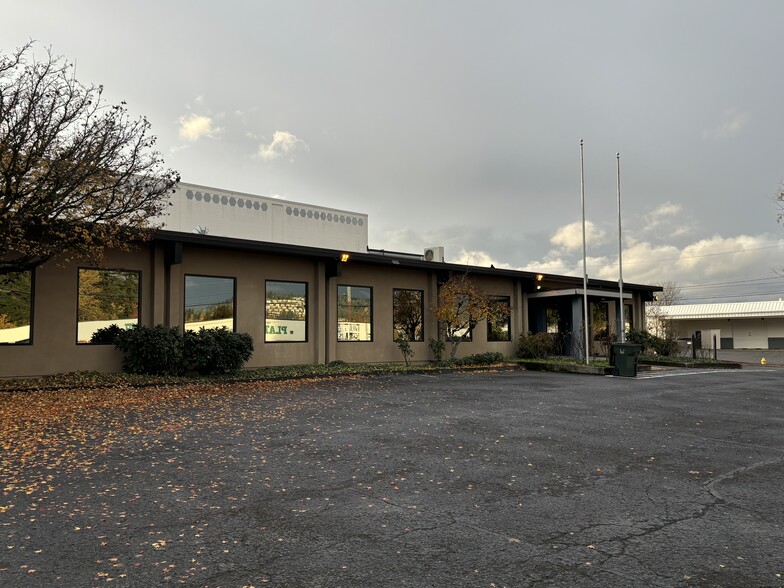 14625-14640 SE 82nd Dr, Clackamas, OR for lease - Building Photo - Image 2 of 10