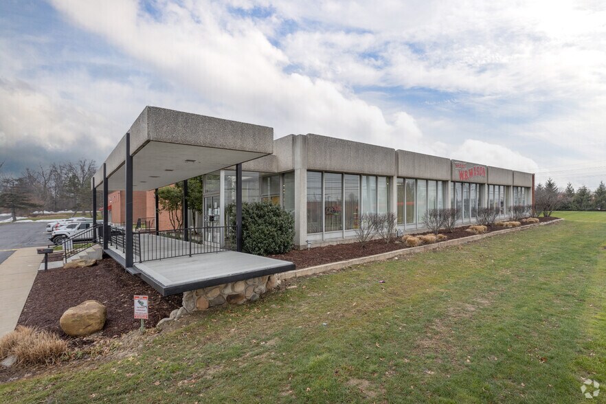 12985 Snow Rd, Parma, OH for sale - Building Photo - Image 1 of 1