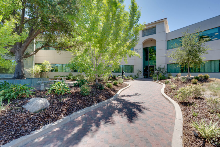 28632 Roadside Dr, Agoura Hills, CA for lease - Building Photo - Image 1 of 22