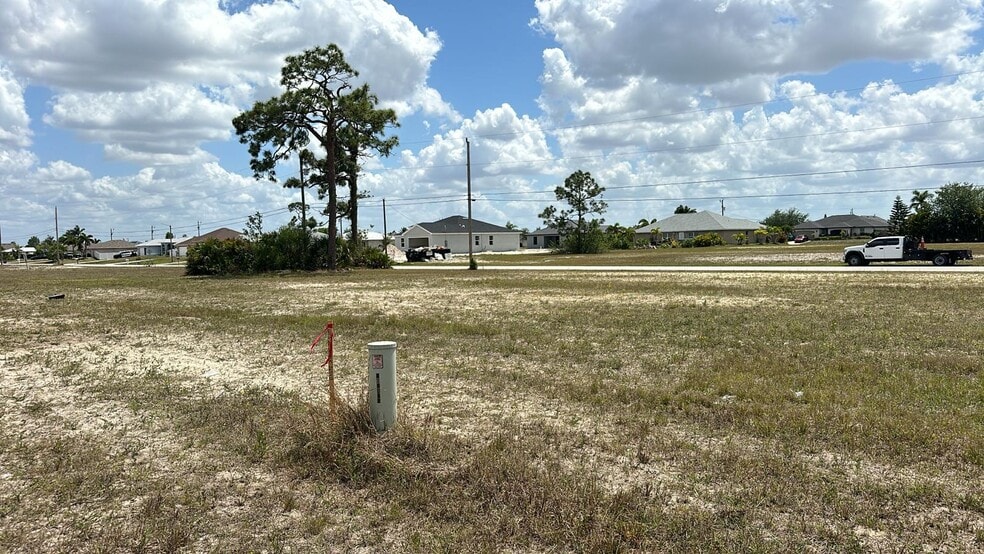 537 NW 15th Terrace Ter, Cape Coral, FL for sale - Building Photo - Image 1 of 6