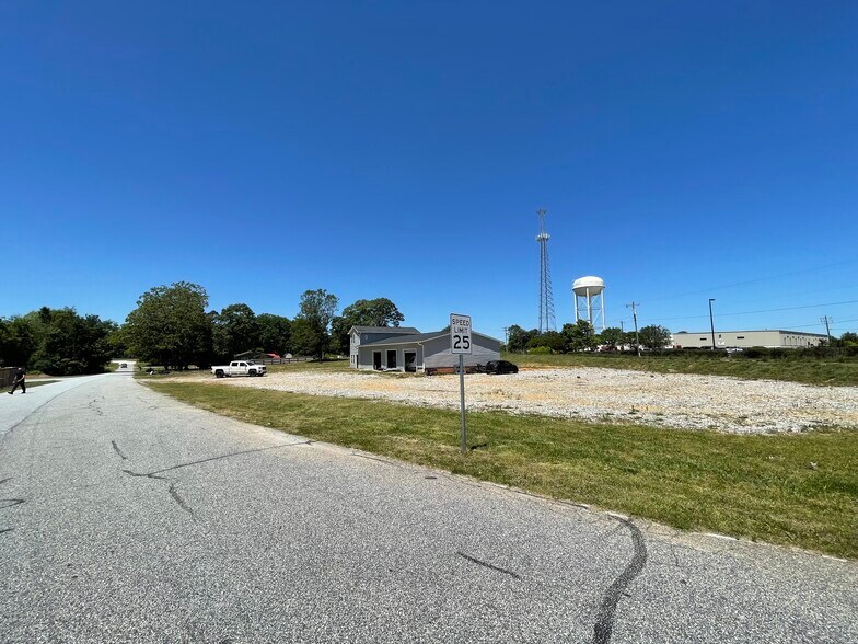 2537 Abner Creek Rd, Greer, SC 29651