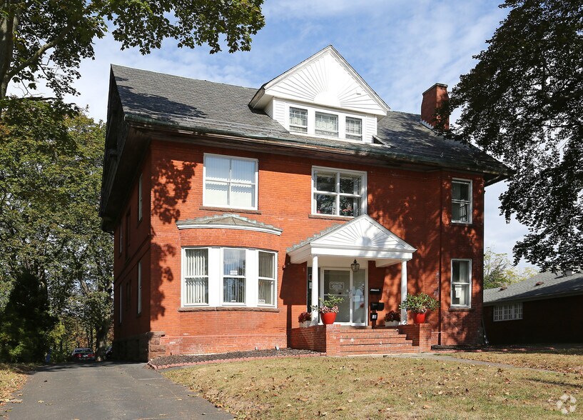 323 W Main St, New Britain, CT for sale - Primary Photo - Image 1 of 1