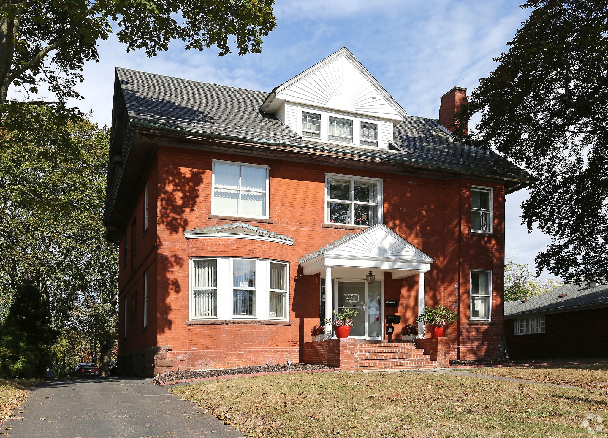 323 W Main St, New Britain, CT for sale Primary Photo- Image 1 of 1