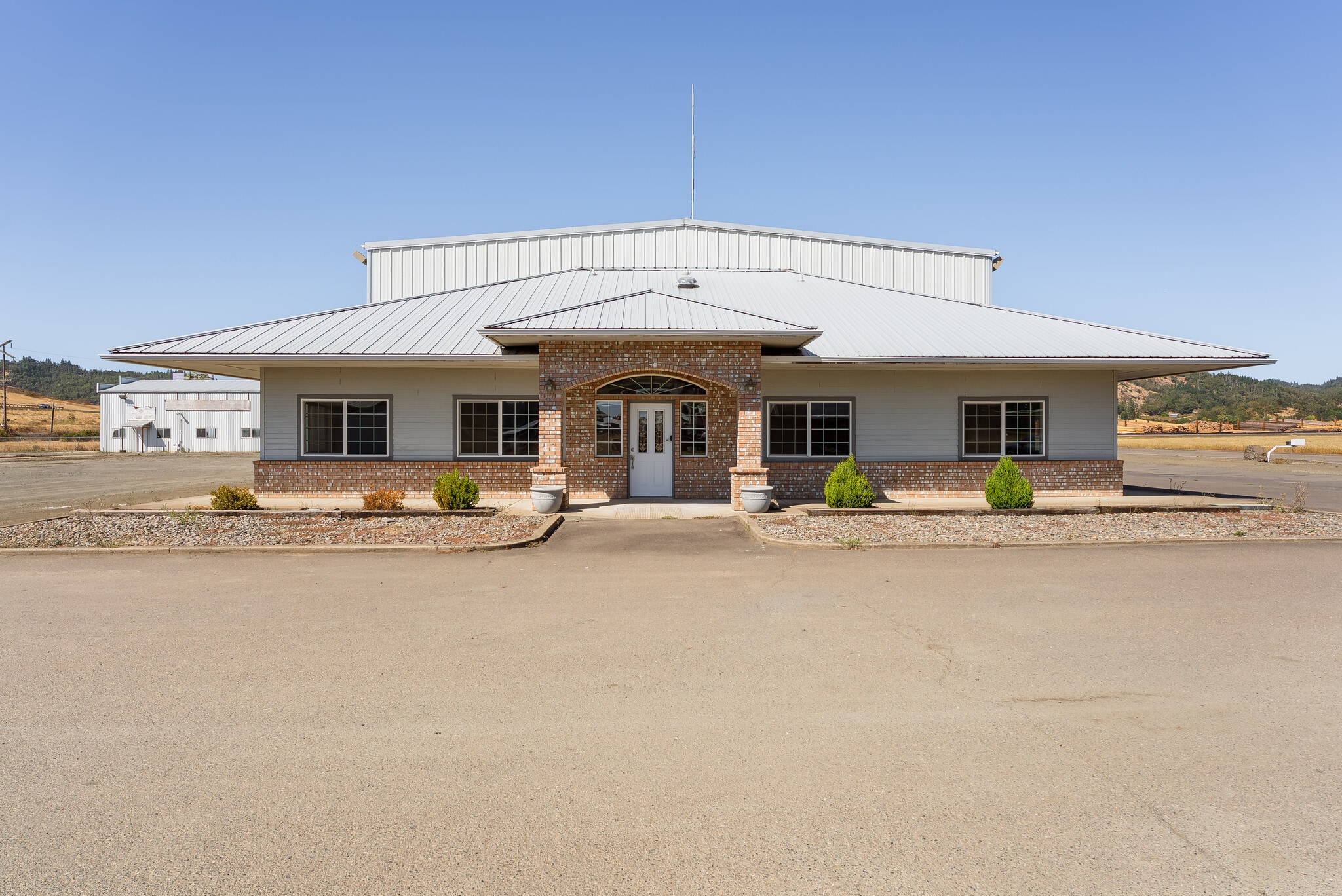 180 Weyerhaeuser Dr N, Roseburg, OR for sale Building Photo- Image 1 of 64