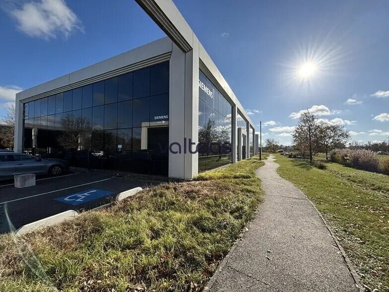 Office in Labège for lease - Building Photo - Image 1 of 7