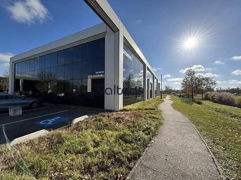 Office in Labège for lease Building Photo- Image 1 of 8