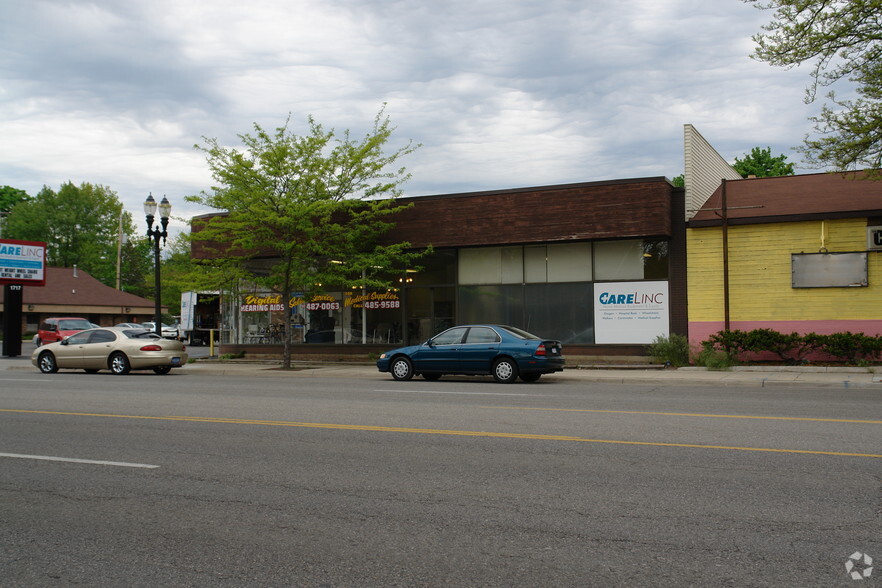 1717 E Michigan Ave, Lansing, MI for sale - Building Photo - Image 2 of 3
