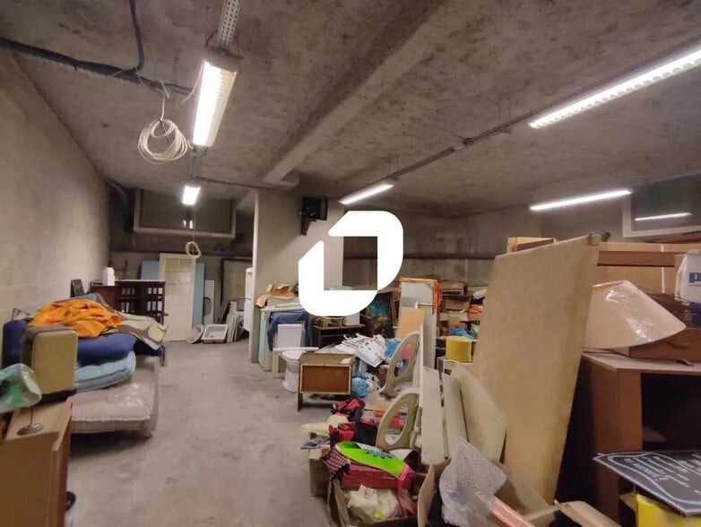 Flex in Bourg-la-Reine for sale - Building Photo - Image 1 of 14