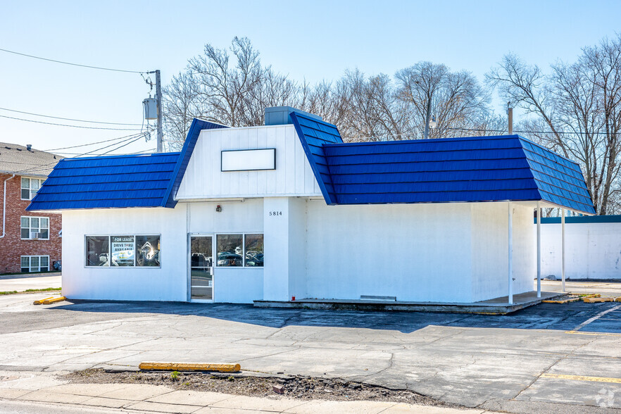 5814 Hickman Rd, Urbandale, IA for lease - Building Photo - Image 1 of 20