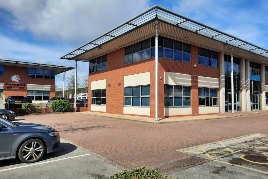 Cheshire Av, Northwich for lease - Primary Photo - Image 1 of 24
