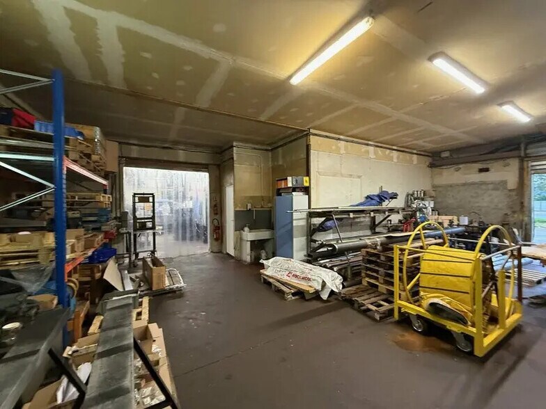 Flex in Beauvais for lease - Interior Photo - Image 2 of 8