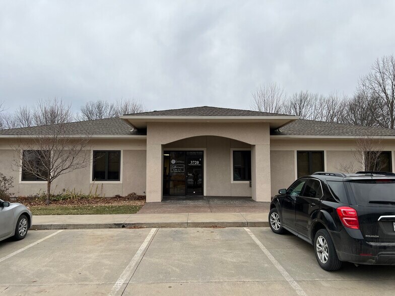 3720 Troon Dr, Lees Summit, MO 64064