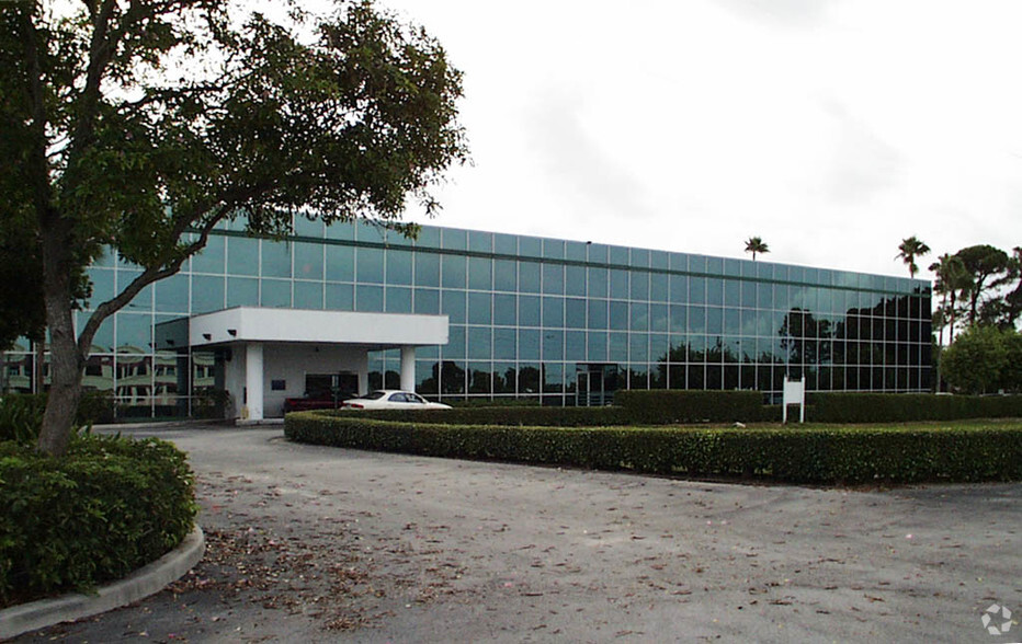 1501 Corporate Dr, Boynton Beach, FL for lease - Building Photo - Image 2 of 34