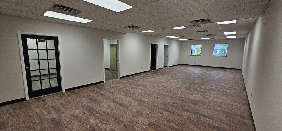 39 E Hanover Ave, Morris Plains, NJ for lease - Interior Photo - Image 2 of 8