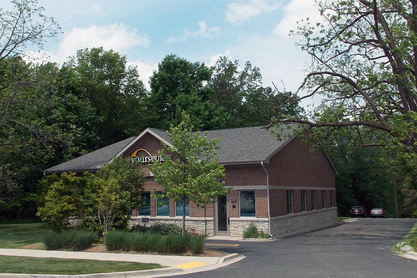 69 Squirrel Ct, Auburn Hills, MI 48326