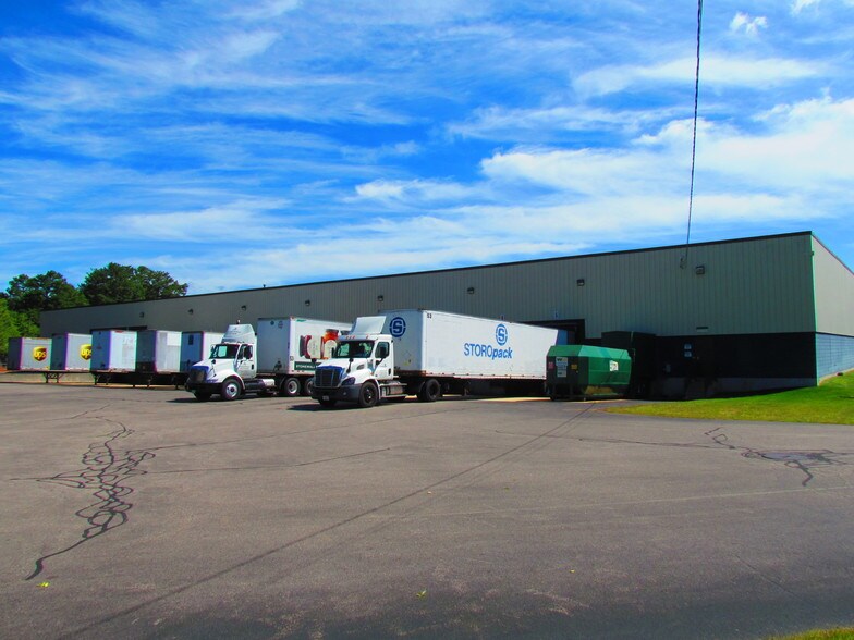 7 Amarosa Dr, Rochester, NH for sale - Building Photo - Image 1 of 1