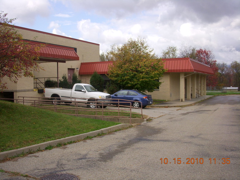 3949 Patterson Rd, Aliquippa, PA for lease - Building Photo - Image 2 of 10