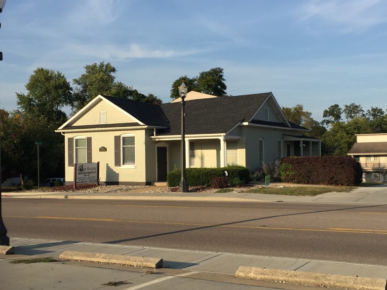 910 N Main St, Edwardsville, IL 62025 | LoopNet