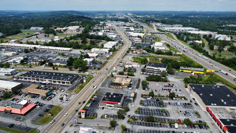 8085-8161 Kingston Pike, Knoxville, TN for lease - Building Photo - Image 3 of 5