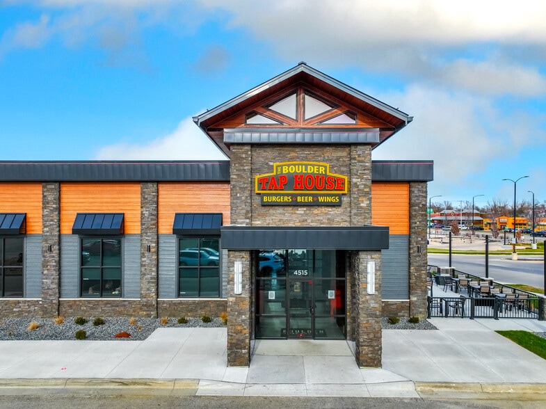 4515 Westdale Pkwy SW, Cedar Rapids, IA for sale - Primary Photo - Image 1 of 7