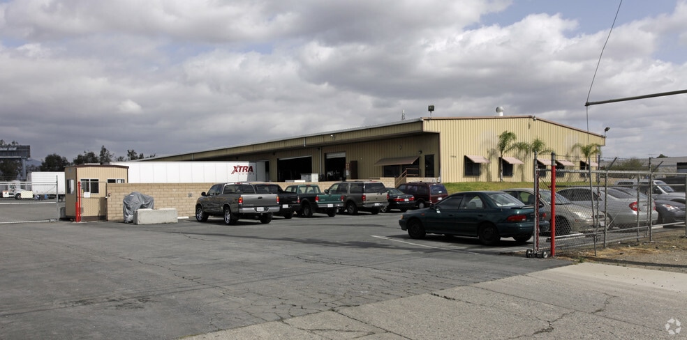 13866 Slover Ave, Fontana, CA for lease - Building Photo - Image 2 of 3