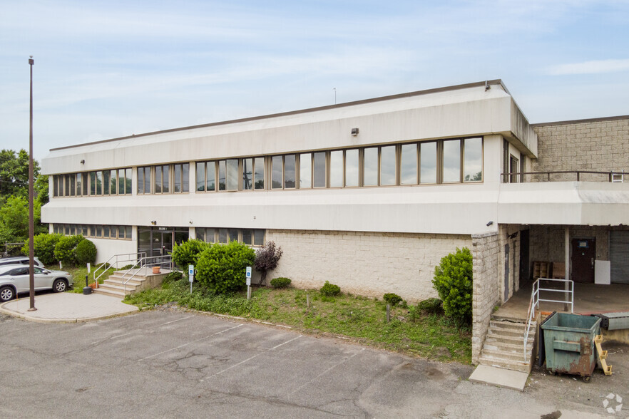 120 Industrial Ave, Little Ferry, NJ for lease - Building Photo - Image 2 of 5