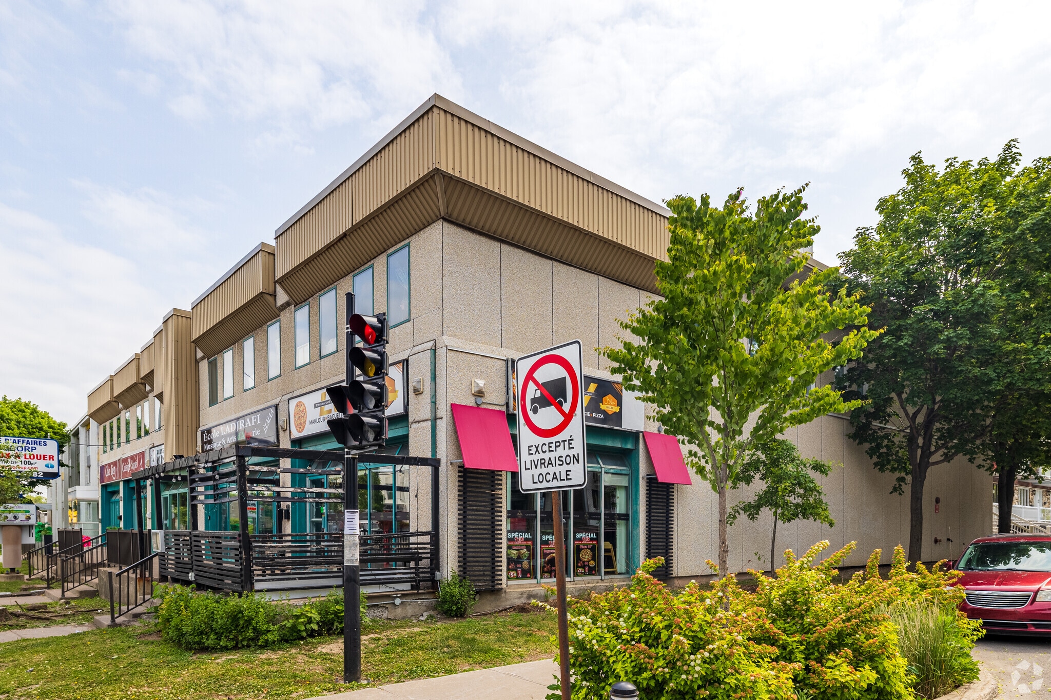 6774 Rue Sherbrooke E, Montréal, QC for sale Primary Photo- Image 1 of 1