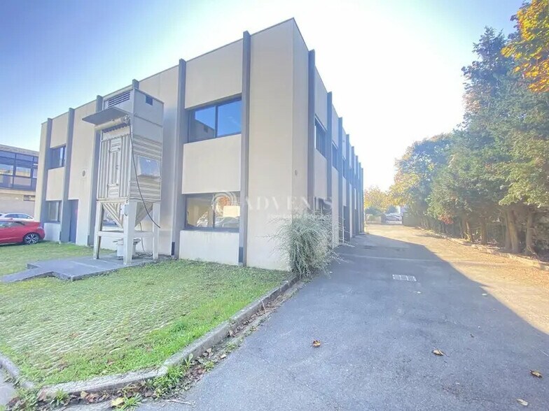 Flex in Lognes for lease - Building Photo - Image 2 of 12