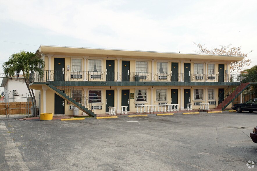 131 W 5th St, Hialeah, FL for sale - Primary Photo - Image 1 of 2