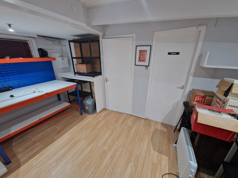 77 Torrisdale St, Glasgow for sale - Interior Photo - Image 3 of 9