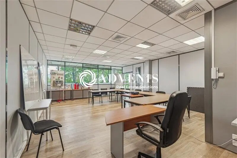 Office in Roissy-en-France for sale - Interior Photo - Image 3 of 12