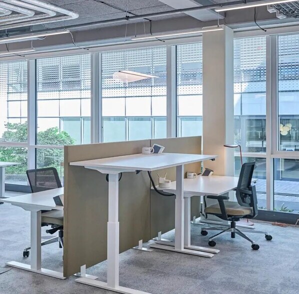 Office in Paris for lease - Building Photo - Image 1 of 20