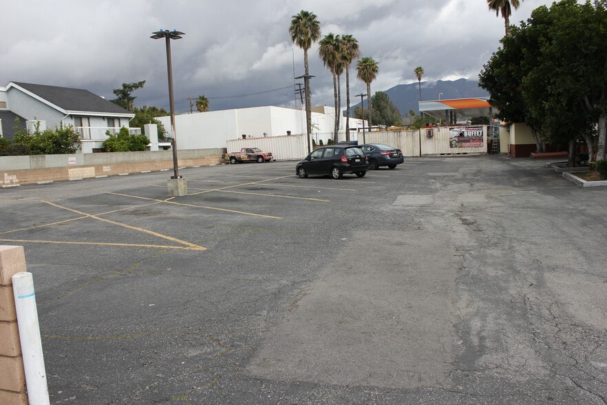 639 N Lake Ave, Pasadena, CA for lease - Building Photo - Image 3 of 14