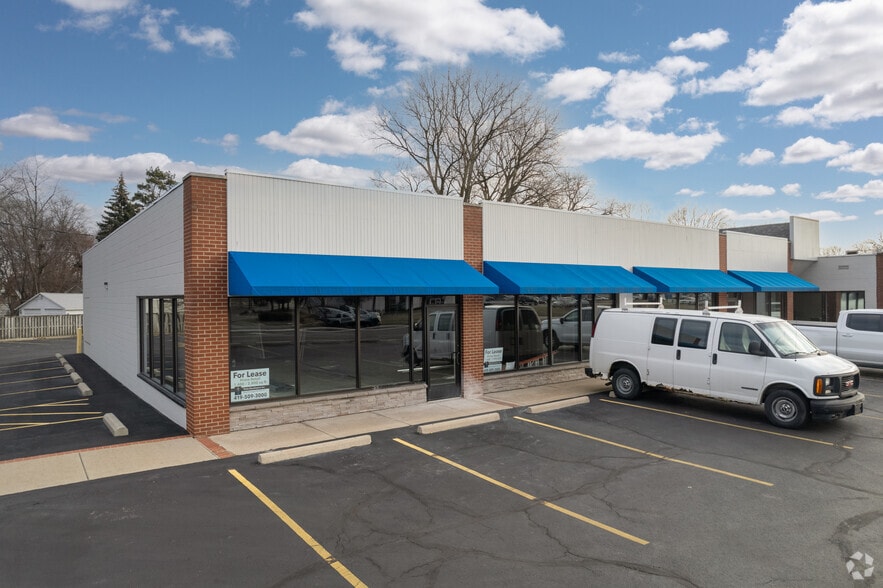4558 Monroe St, Toledo, OH for lease - Primary Photo - Image 1 of 5
