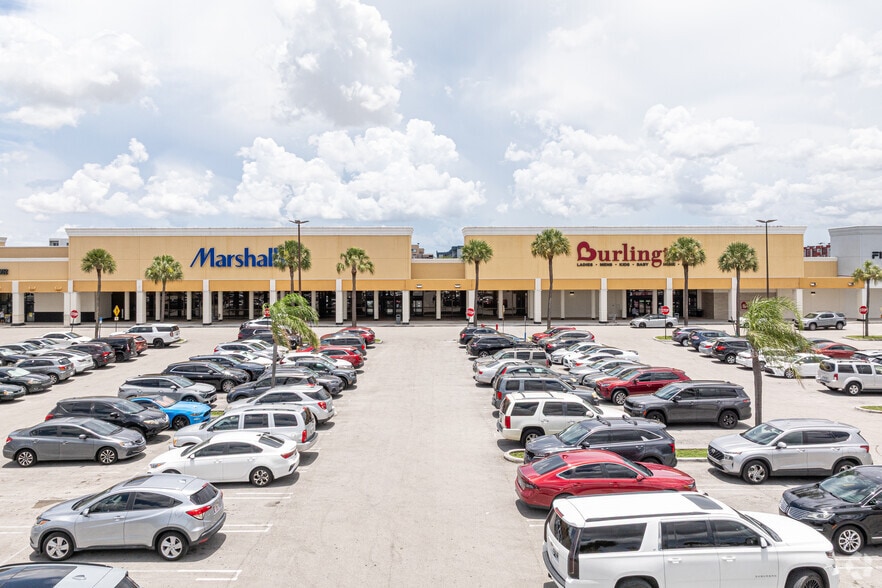 1700 W 49th St, Hialeah, FL for lease - Building Photo - Image 3 of 12