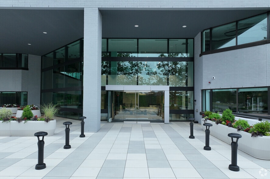 5 Burlington Woods Dr, Burlington, MA for lease - Building Photo - Image 3 of 4