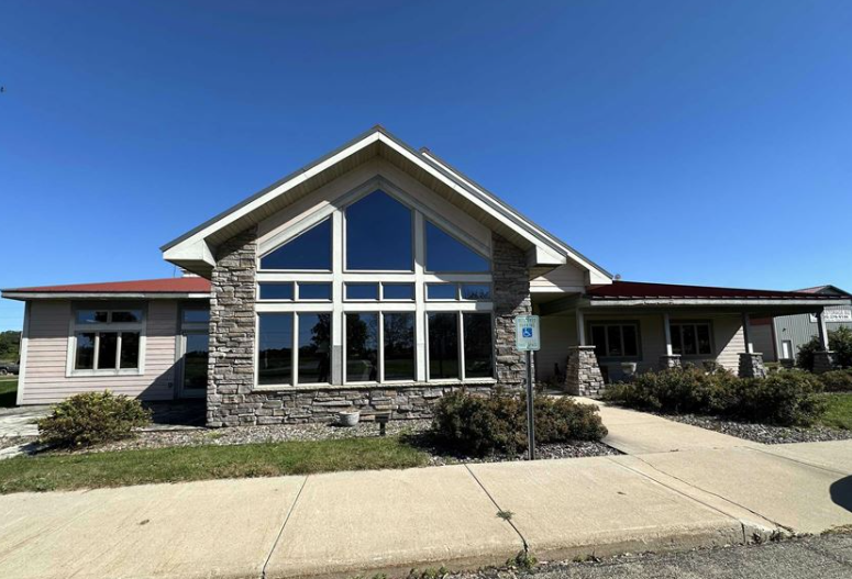 4614 Red Fox Rd, Oshkosh, WI for lease Building Photo- Image 1 of 11