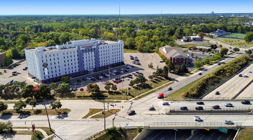 24901 Northwestern Hwy, Southfield, MI for lease - Building Photo - Image 2 of 7