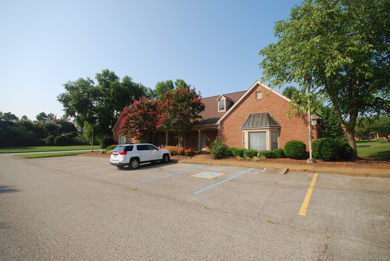 65 Murray Guard Dr, Jackson, TN 38305