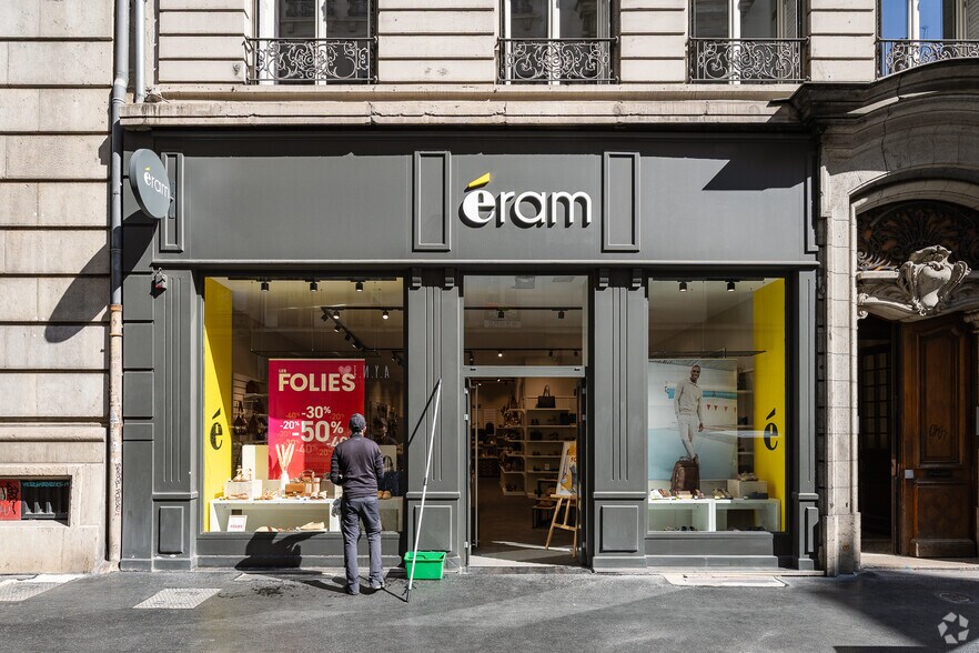 Office in Lyon for lease - Building Photo - Image 2 of 3