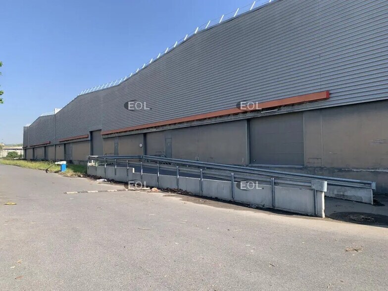 Industrial in Gennevilliers for lease - Building Photo - Image 2 of 11