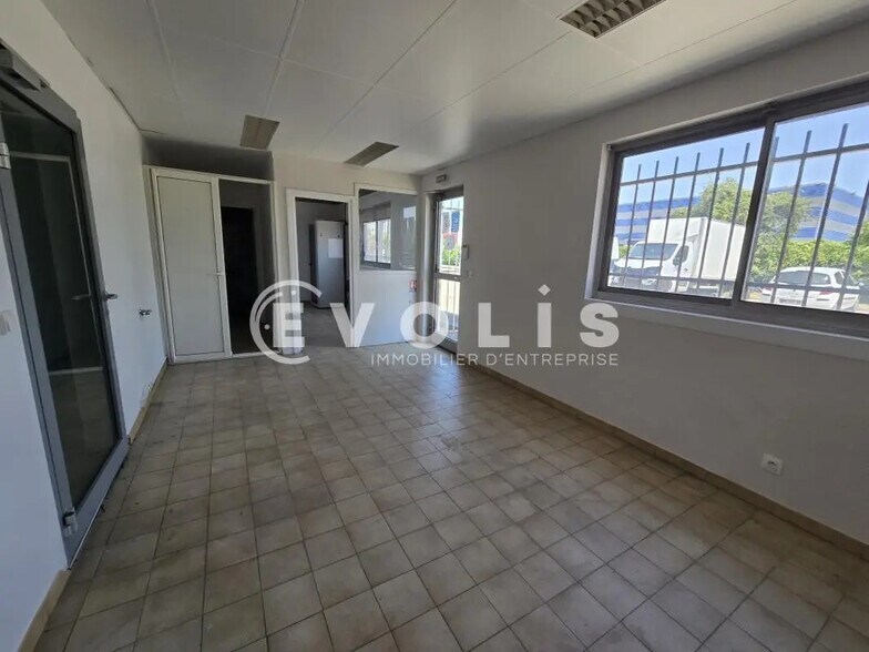 Office in Wissous for lease - Interior Photo - Image 2 of 8