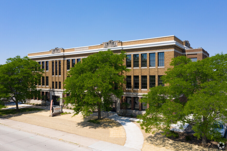 215 N Webster Ave, Green Bay, WI for sale - Primary Photo - Image 1 of 21