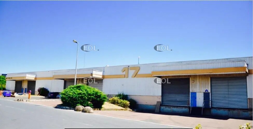 Location Entrepôt 339 m² - Photo 1
