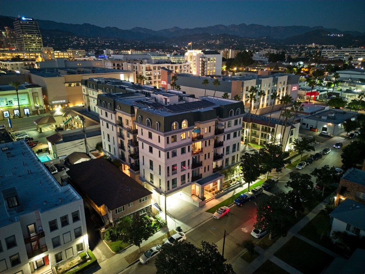 124 W Colorado St, Glendale, CA 91204