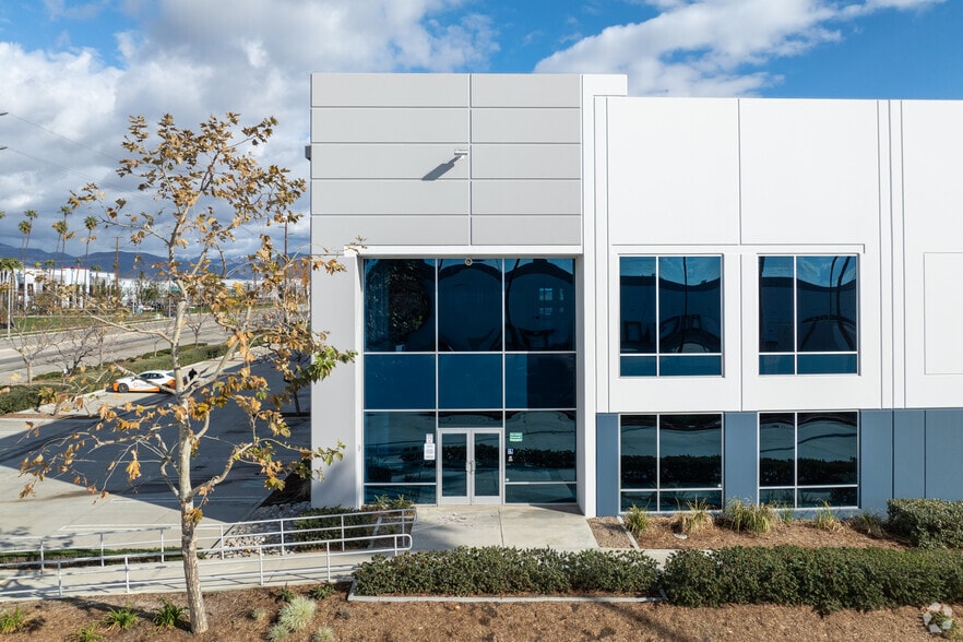 26871 San Bernardino Ave, Redlands, CA for lease - Building Photo - Image 3 of 5